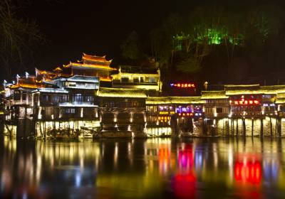 夜游鳳凰古城，感受別樣的古城美